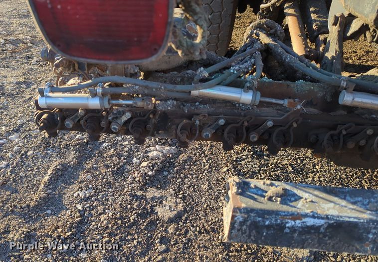 image for item OL9047 2009 International 7300  oil distributor truck