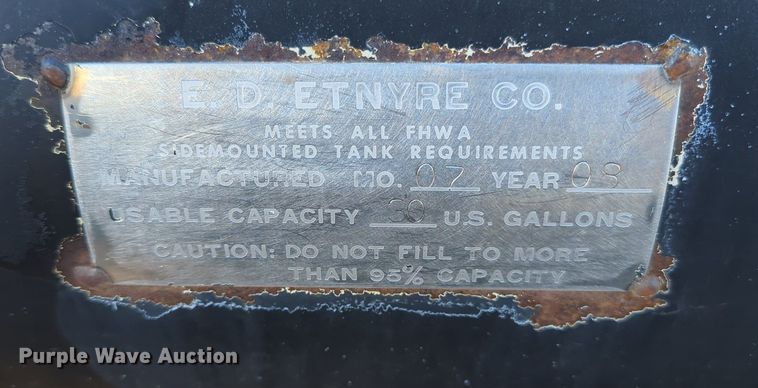 image for item OL9047 2009 International 7300  oil distributor truck