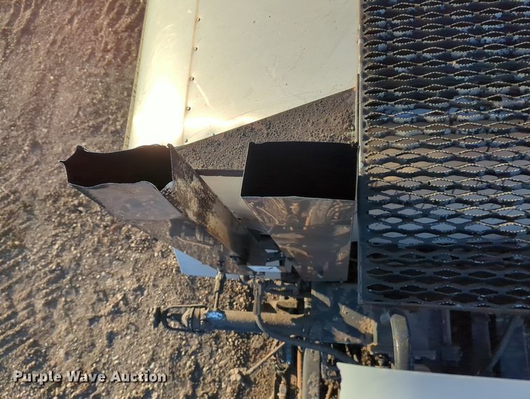 image for item OL9047 2009 International 7300  oil distributor truck