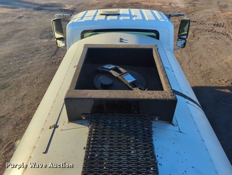 image for item OL9047 2009 International 7300  oil distributor truck