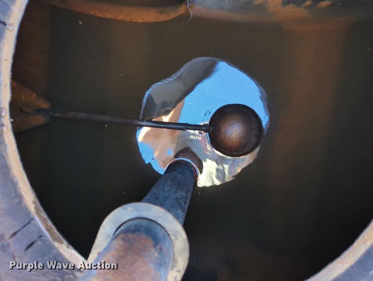 image for item OL9047 2009 International 7300  oil distributor truck