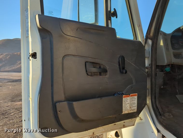 image for item OL9047 2009 International 7300  oil distributor truck