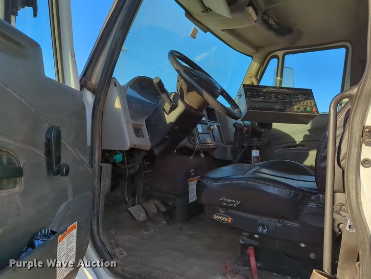 image for item OL9047 2009 International 7300  oil distributor truck