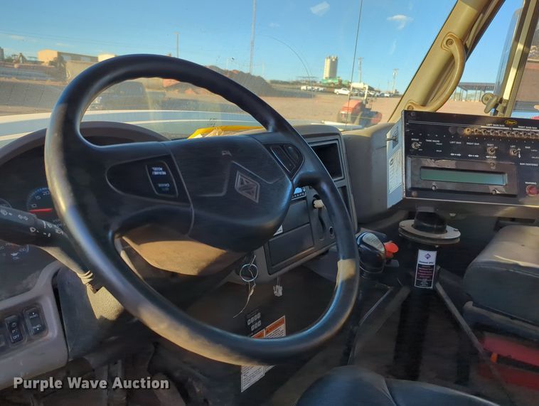 image for item OL9047 2009 International 7300  oil distributor truck