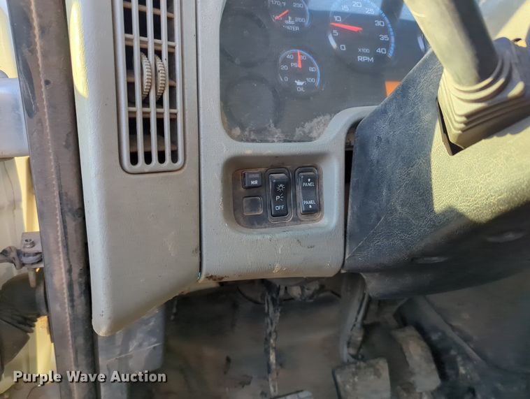 image for item OL9047 2009 International 7300  oil distributor truck