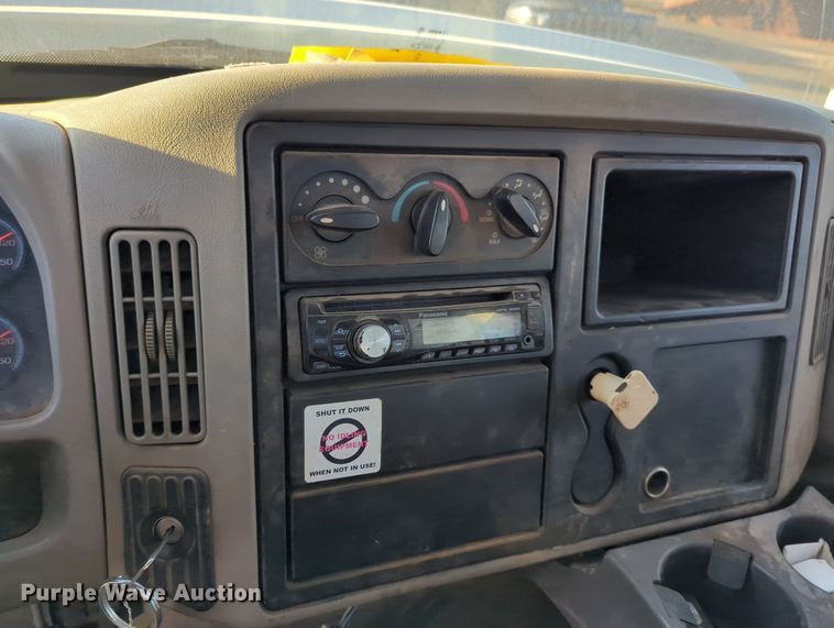 image for item OL9047 2009 International 7300  oil distributor truck