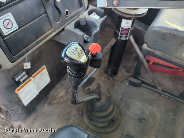 image for item OL9047 2009 International 7300  oil distributor truck