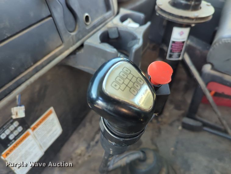 image for item OL9047 2009 International 7300  oil distributor truck