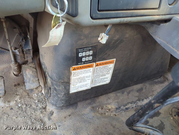 image for item OL9047 2009 International 7300  oil distributor truck