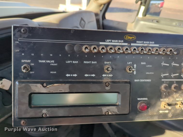 image for item OL9047 2009 International 7300  oil distributor truck