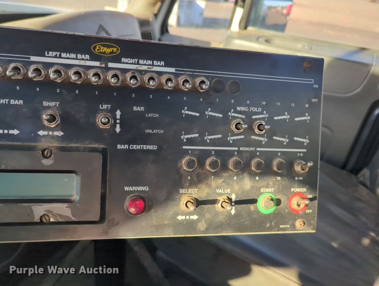 image for item OL9047 2009 International 7300  oil distributor truck