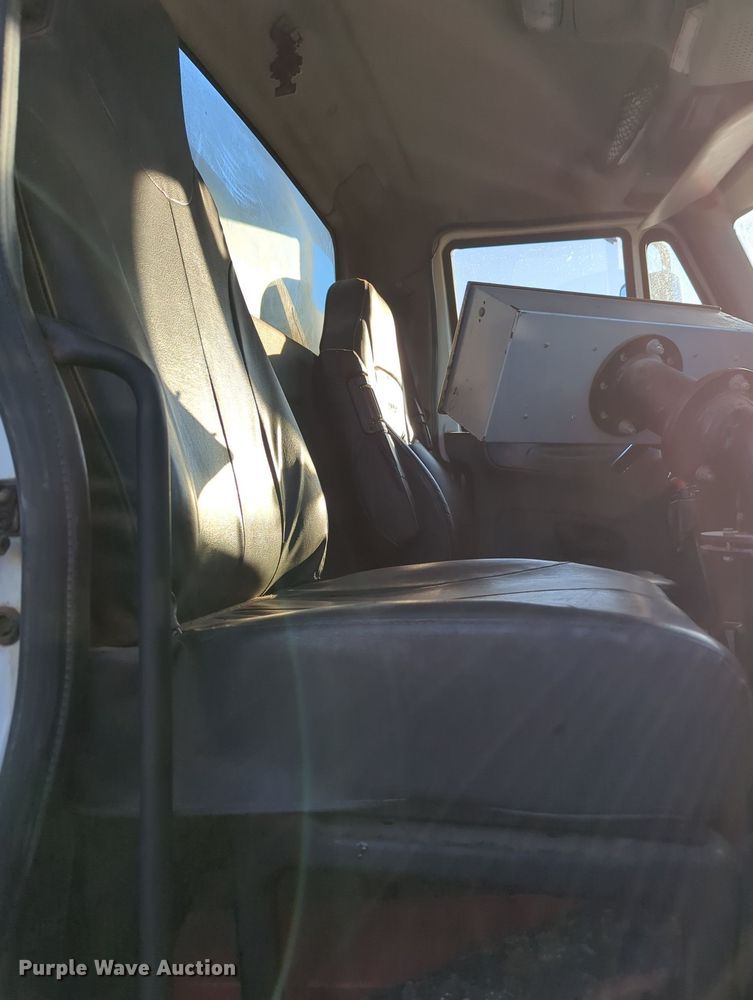 image for item OL9047 2009 International 7300  oil distributor truck