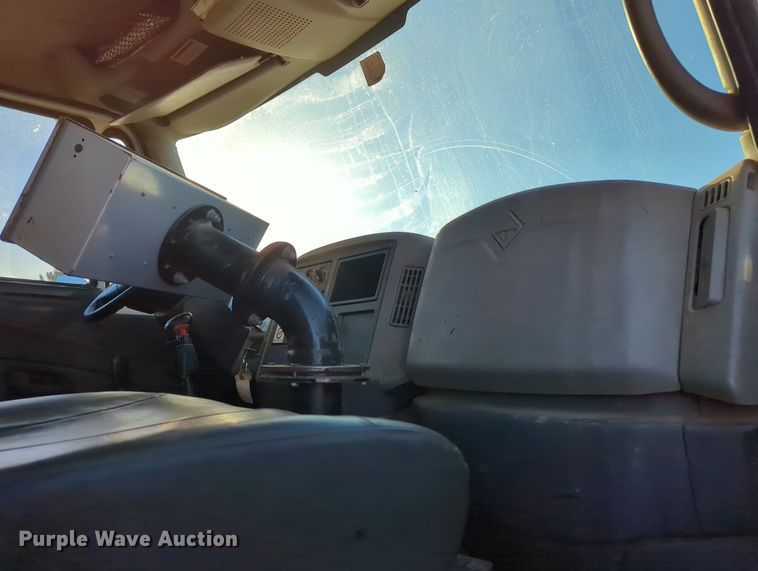 image for item OL9047 2009 International 7300  oil distributor truck