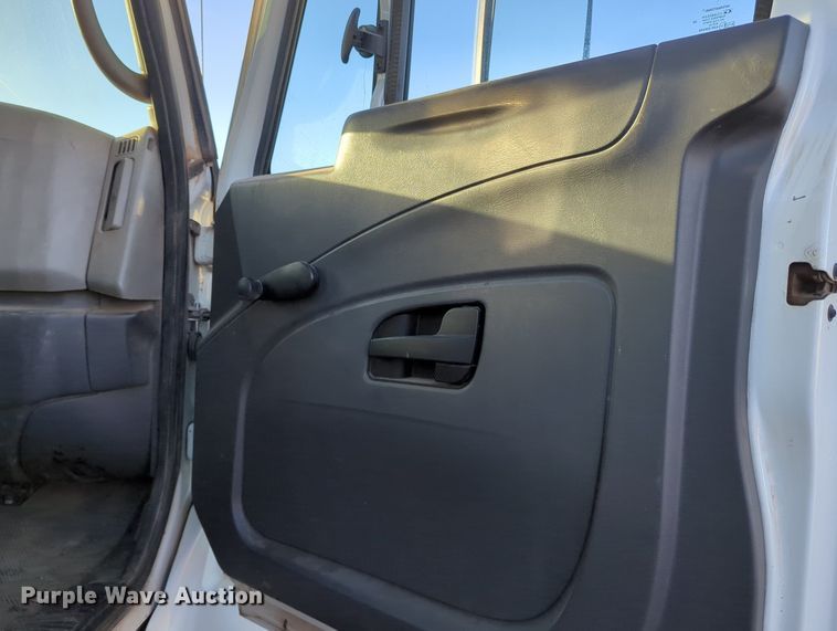 image for item OL9047 2009 International 7300  oil distributor truck