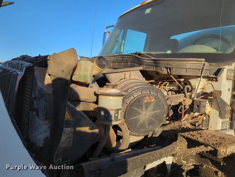 image for item OL9047 2009 International 7300  oil distributor truck