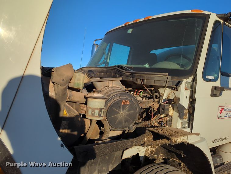 image for item OL9047 2009 International 7300  oil distributor truck