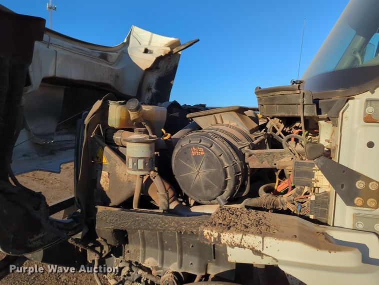 image for item OL9047 2009 International 7300  oil distributor truck