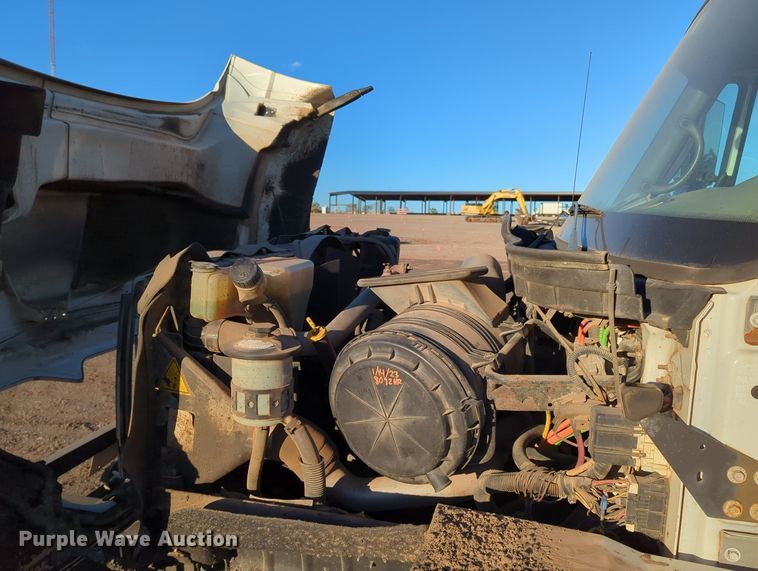 image for item OL9047 2009 International 7300  oil distributor truck