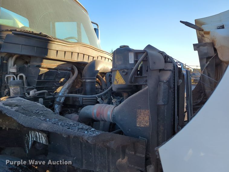 image for item OL9047 2009 International 7300  oil distributor truck