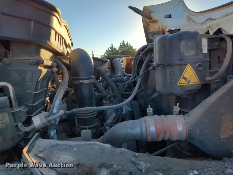 image for item OL9047 2009 International 7300  oil distributor truck