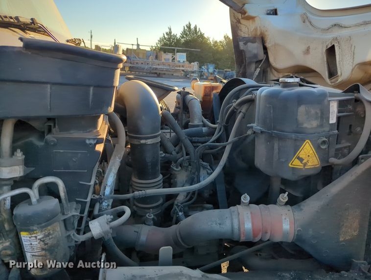 image for item OL9047 2009 International 7300  oil distributor truck