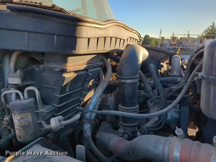 image for item OL9047 2009 International 7300  oil distributor truck