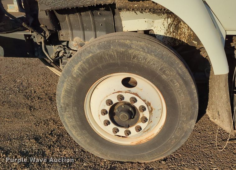 image for item OL9047 2009 International 7300  oil distributor truck