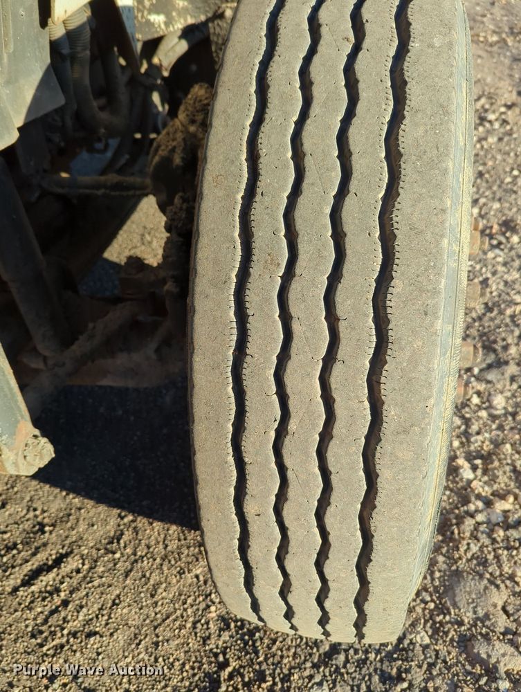 image for item OL9047 2009 International 7300  oil distributor truck