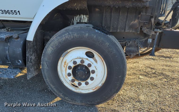 image for item OL9047 2009 International 7300  oil distributor truck