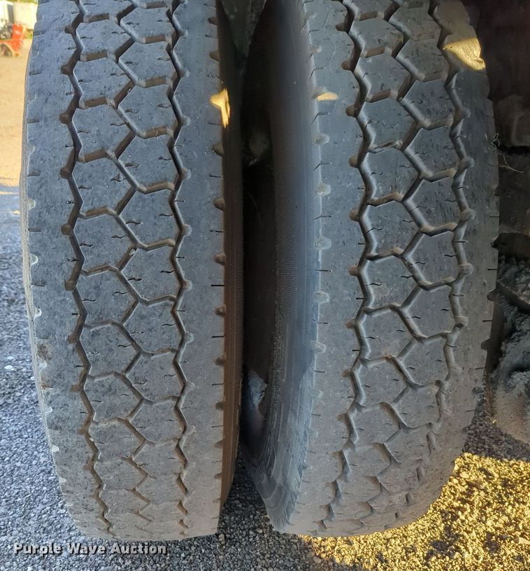 image for item OL9047 2009 International 7300  oil distributor truck