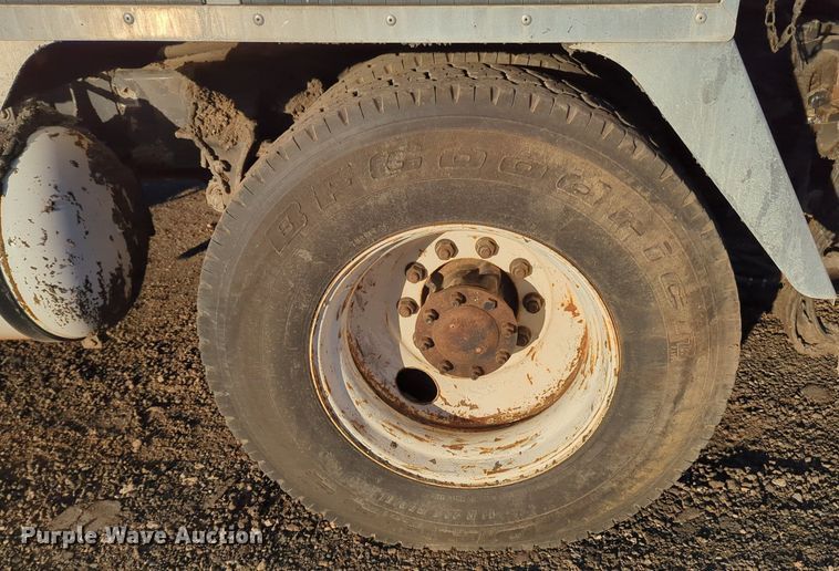 image for item OL9047 2009 International 7300  oil distributor truck