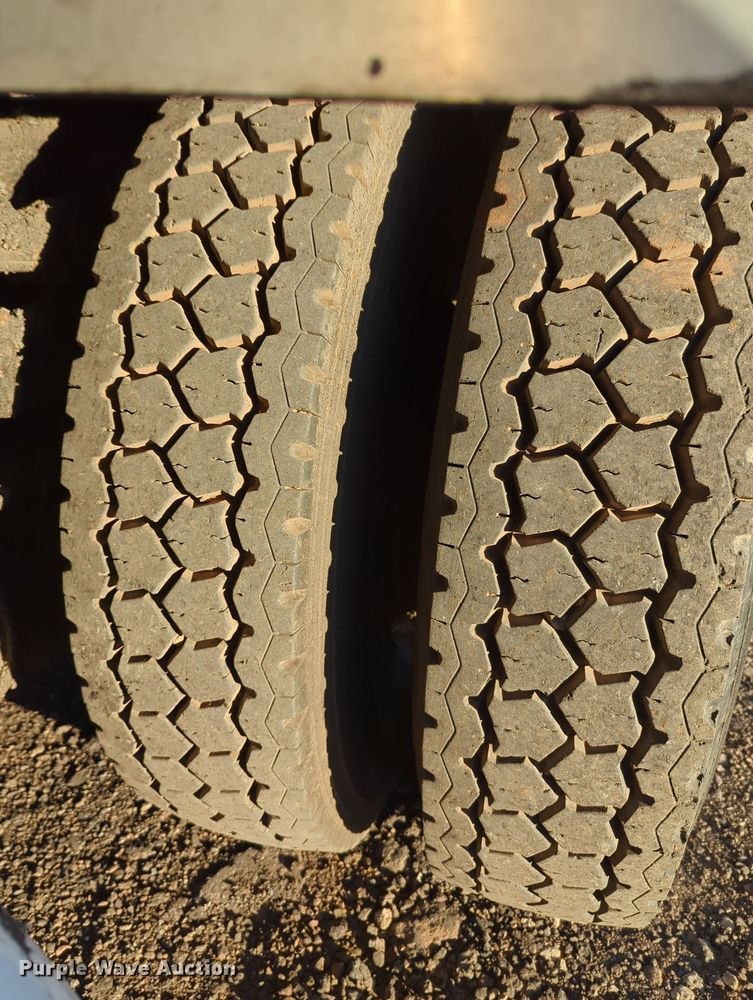 image for item OL9047 2009 International 7300  oil distributor truck