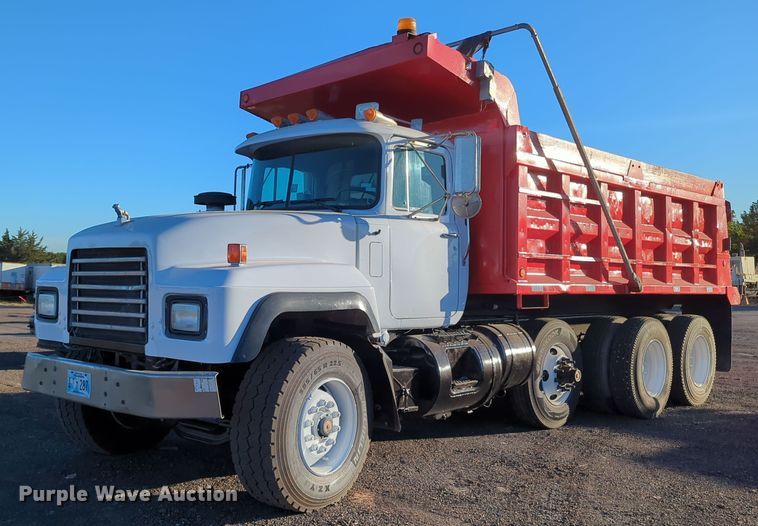 image for item OL9048 2000 Mack RD690S  dump truck