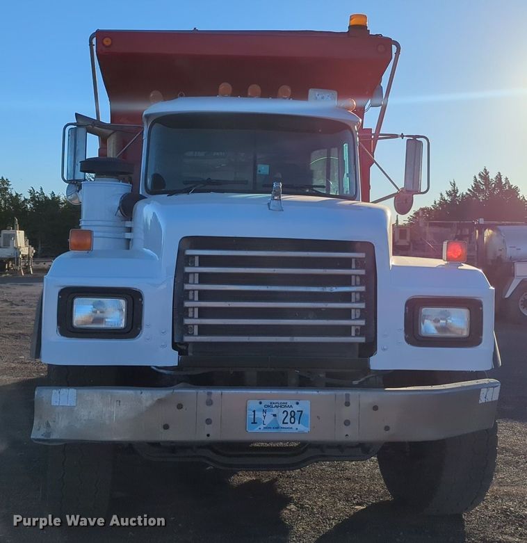 image for item OL9048 2000 Mack RD690S  dump truck