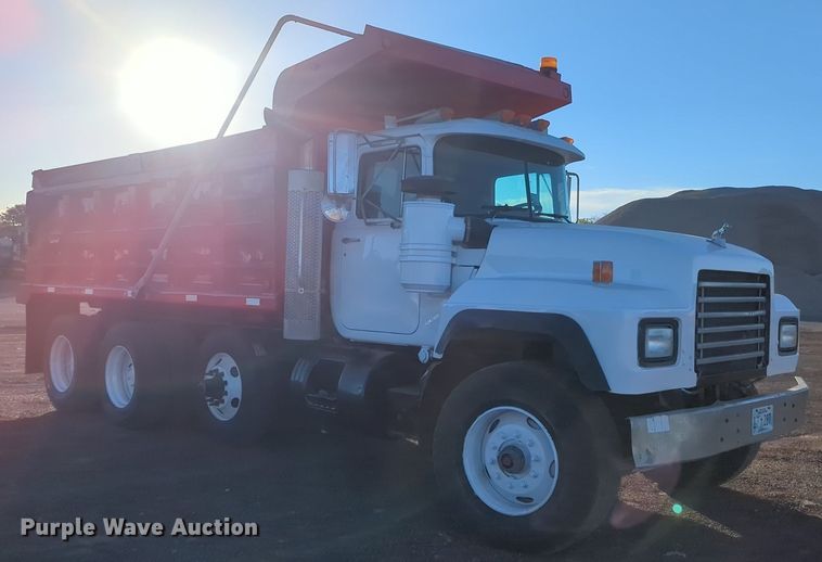 image for item OL9048 2000 Mack RD690S  dump truck