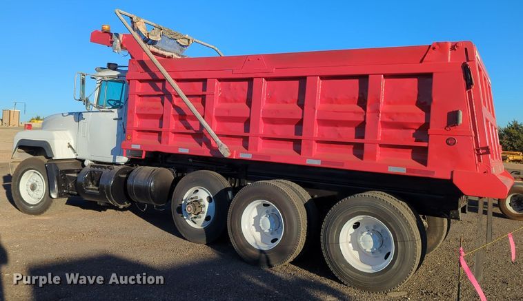 image for item OL9048 2000 Mack RD690S  dump truck