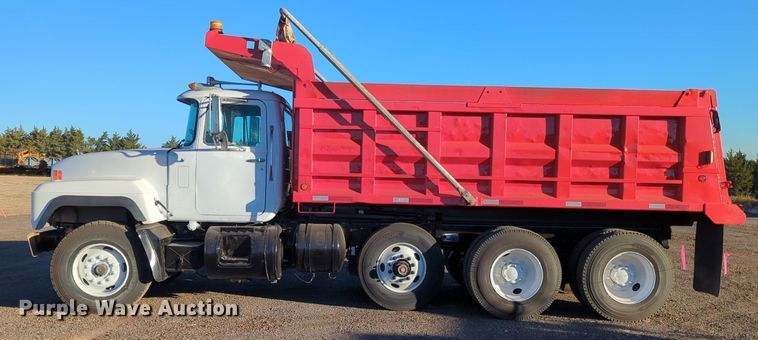 image for item OL9048 2000 Mack RD690S  dump truck