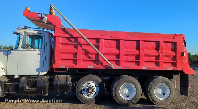 image for item OL9048 2000 Mack RD690S  dump truck