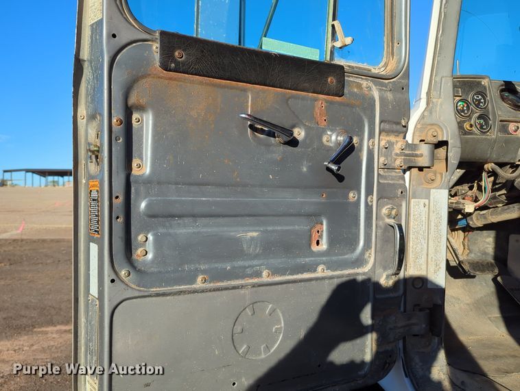 image for item OL9048 2000 Mack RD690S  dump truck