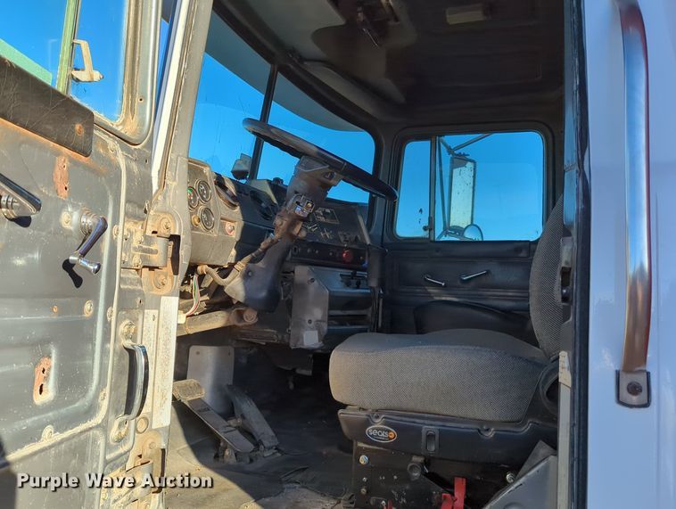 image for item OL9048 2000 Mack RD690S  dump truck