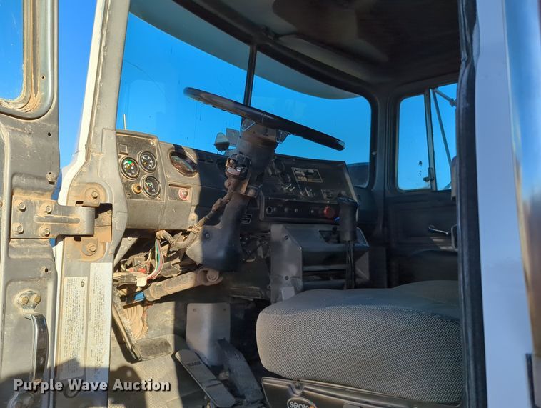 image for item OL9048 2000 Mack RD690S  dump truck