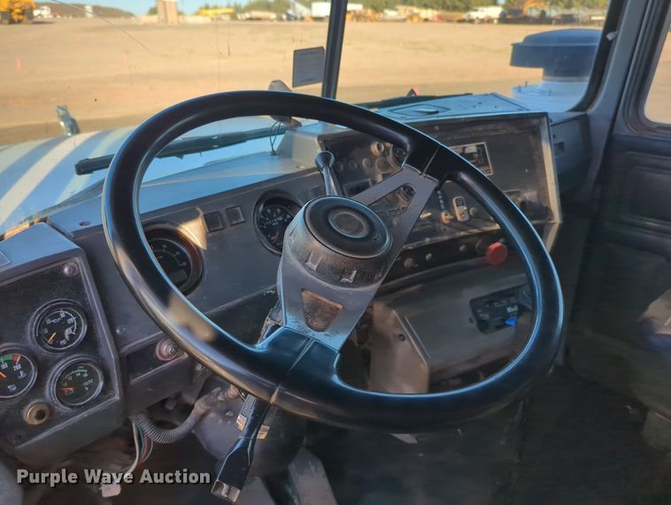 image for item OL9048 2000 Mack RD690S  dump truck