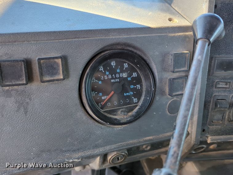 image for item OL9048 2000 Mack RD690S  dump truck