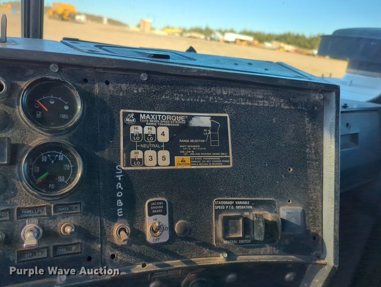 image for item OL9048 2000 Mack RD690S  dump truck