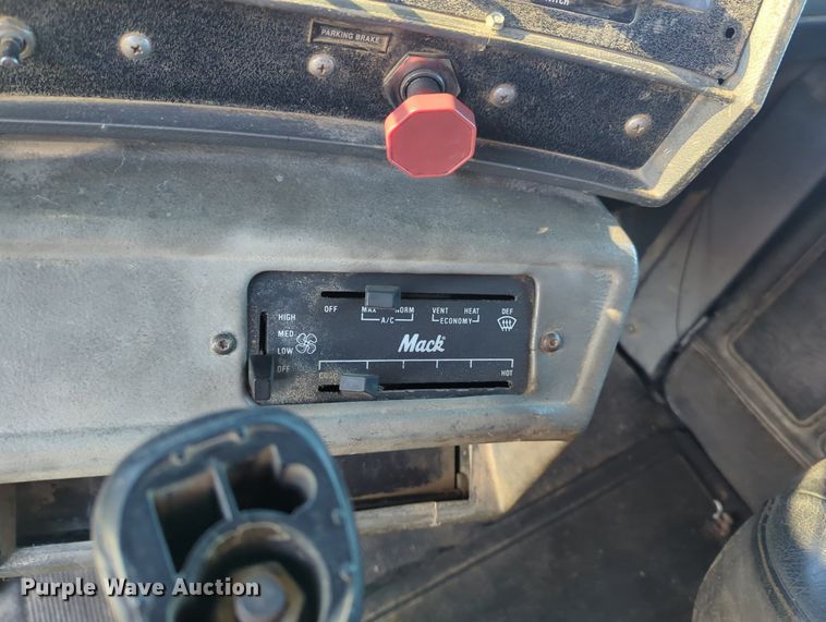 image for item OL9048 2000 Mack RD690S  dump truck