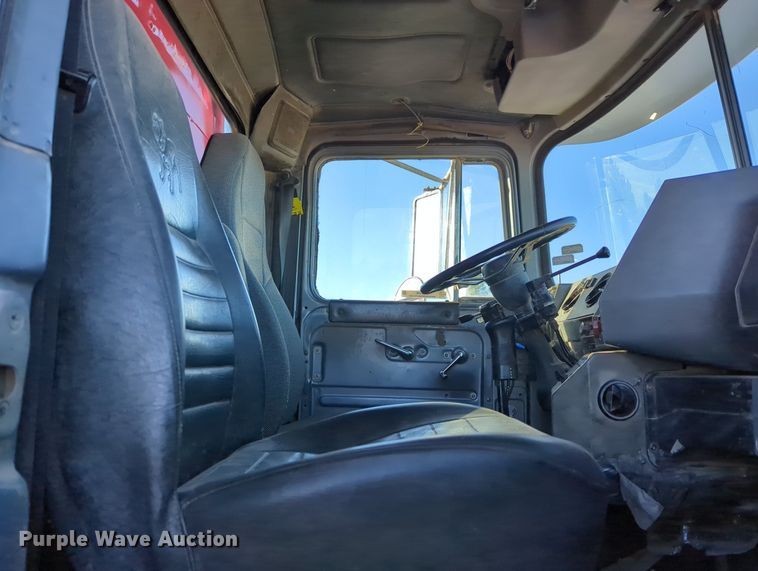 image for item OL9048 2000 Mack RD690S  dump truck