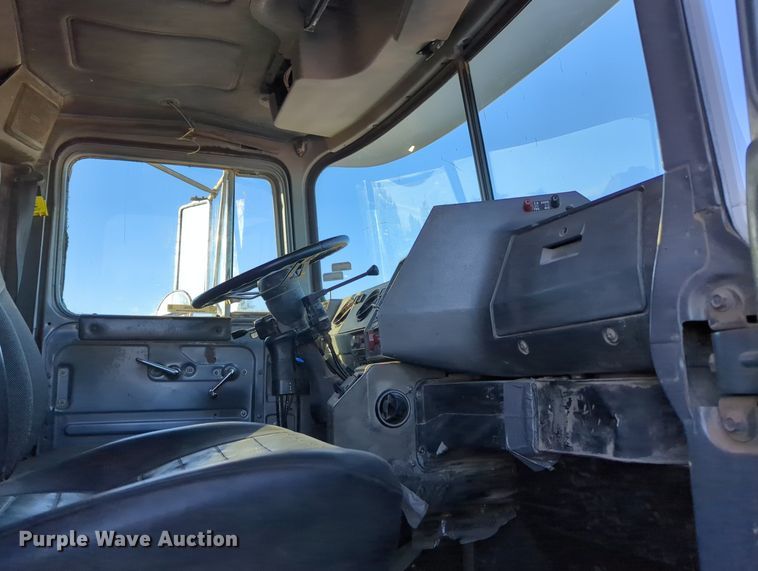 image for item OL9048 2000 Mack RD690S  dump truck