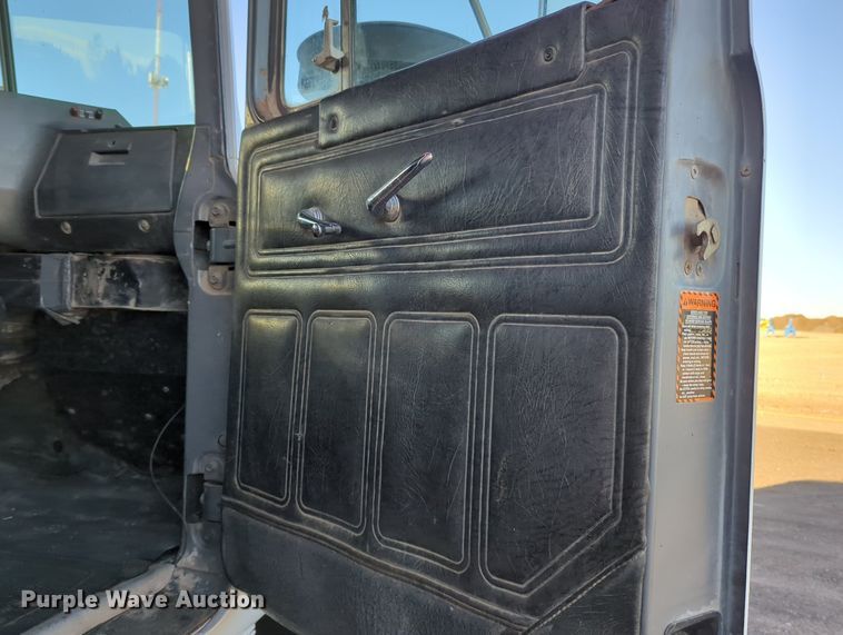 image for item OL9048 2000 Mack RD690S  dump truck