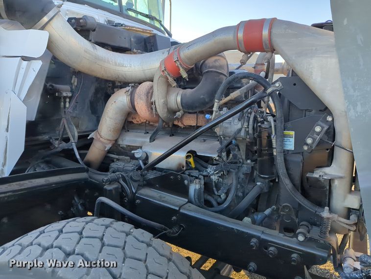 image for item OL9048 2000 Mack RD690S  dump truck