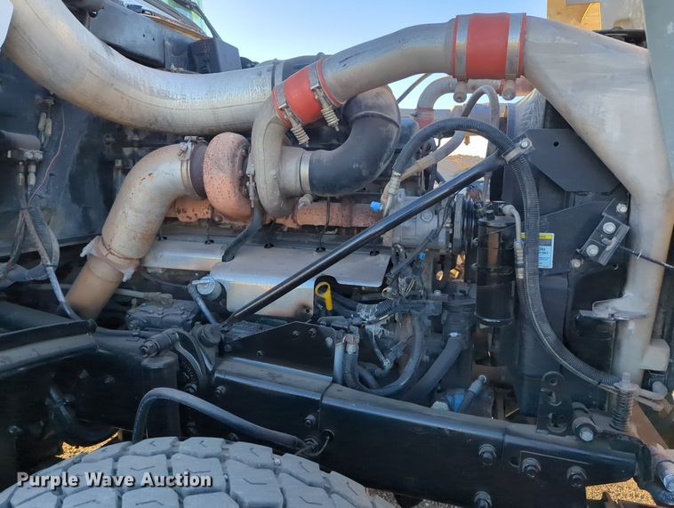 image for item OL9048 2000 Mack RD690S  dump truck